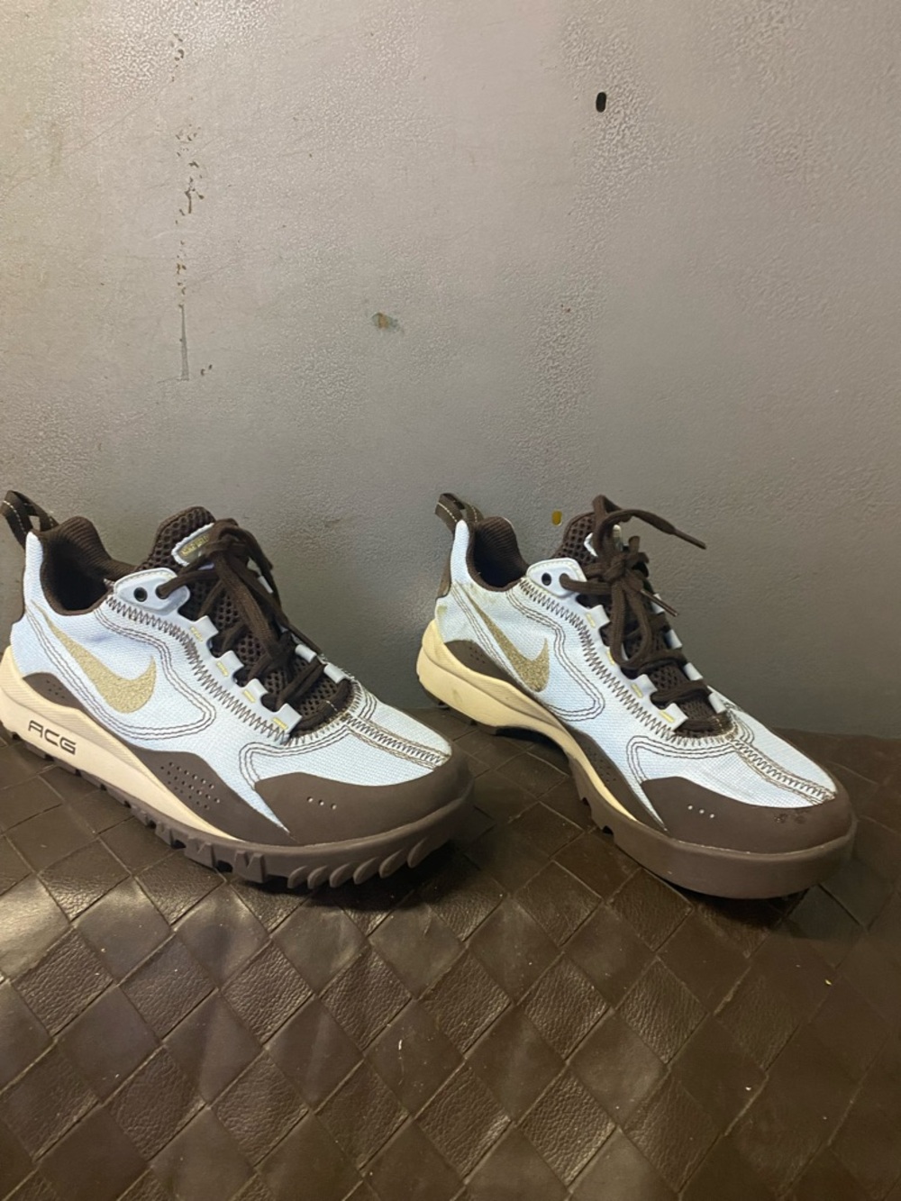Nike ACG Brown, White and Gold Men's Trail Sneakers